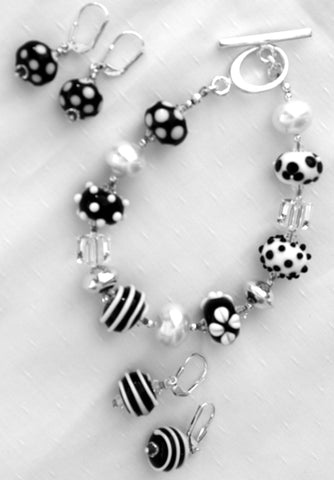 Cecillia Labora Studio Flamework Glass Jewelry Black and White Bracelet